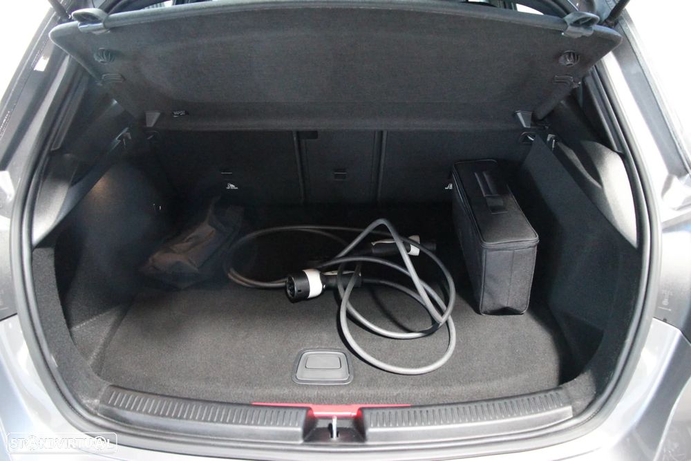 Mercedes-Benz A 250 e AMG Line - 27