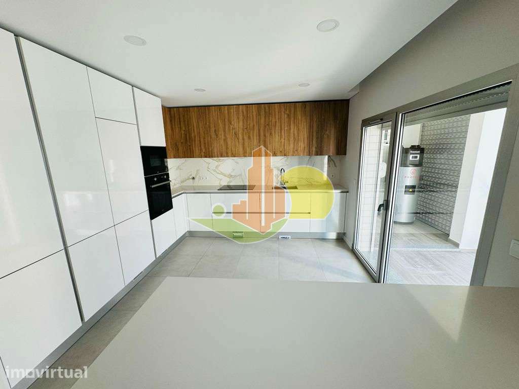 T2 com Garagem Novo - Grande imagem: 4/23