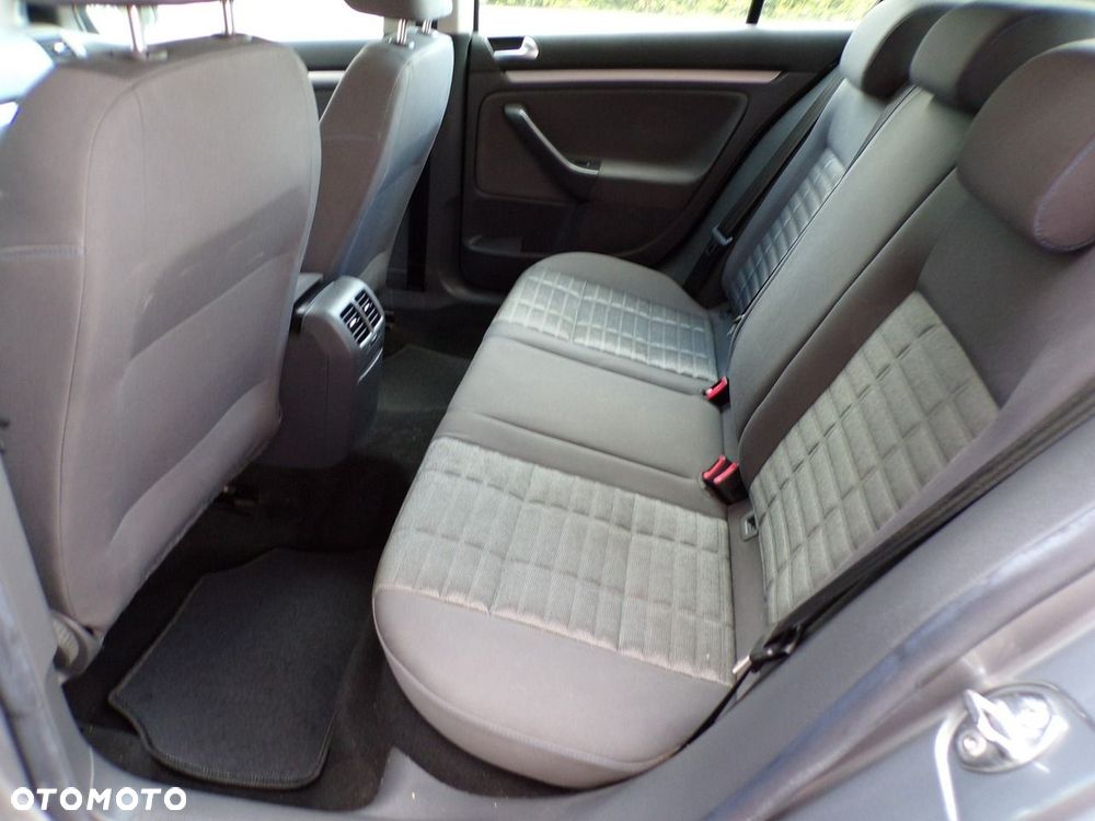 Volkswagen Golf - 22