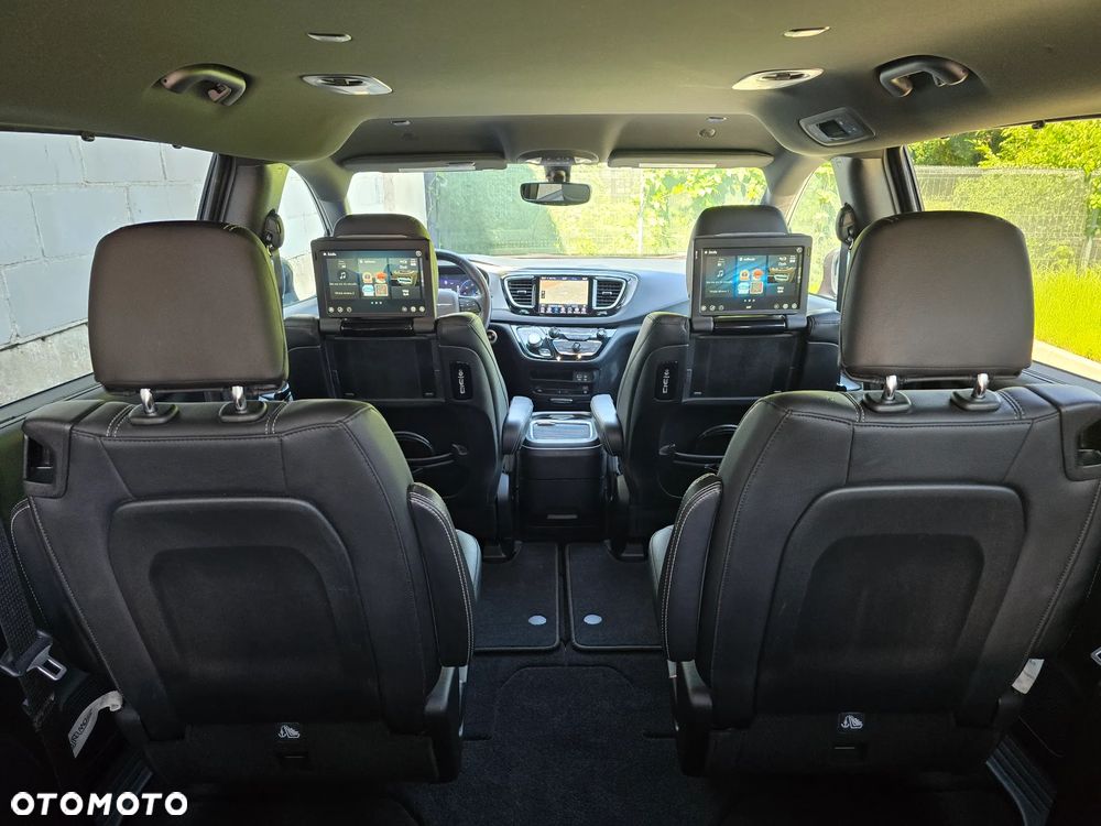 Chrysler Pacifica - 41