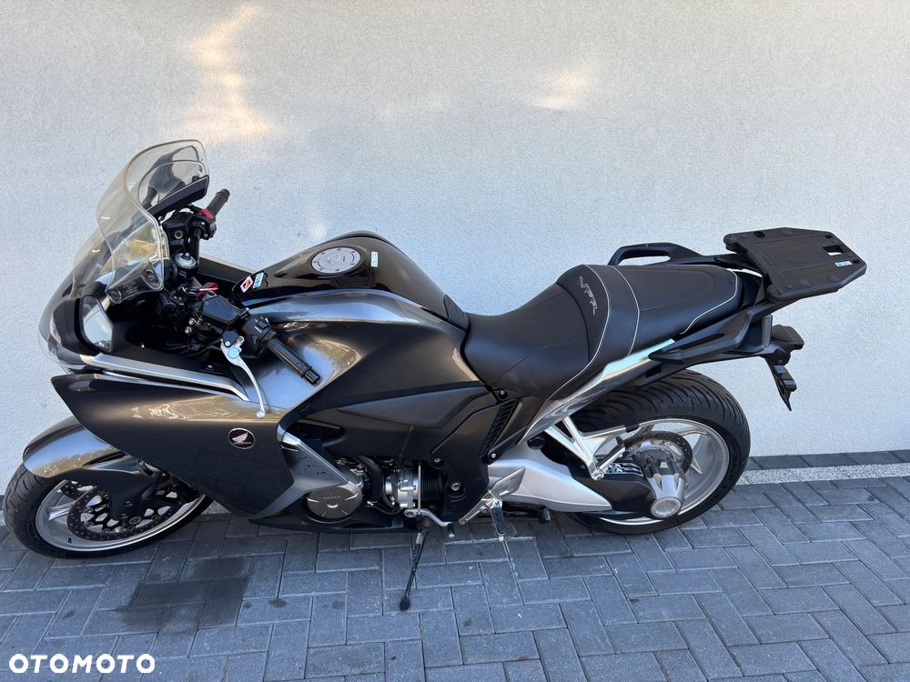 Honda VFR - 2