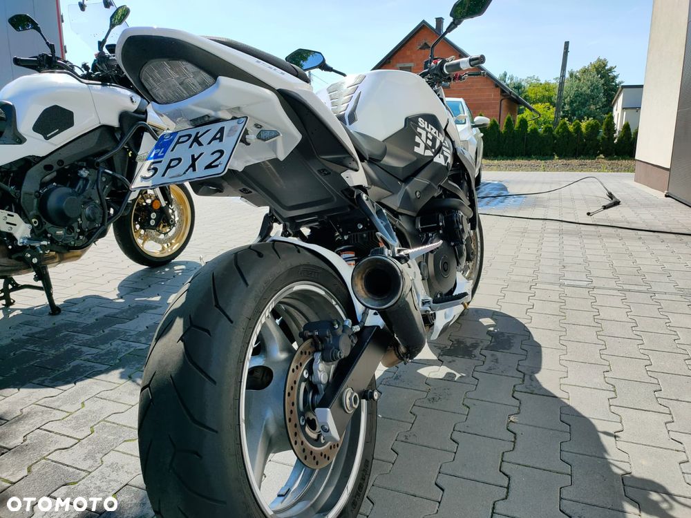 Suzuki GSR - 2
