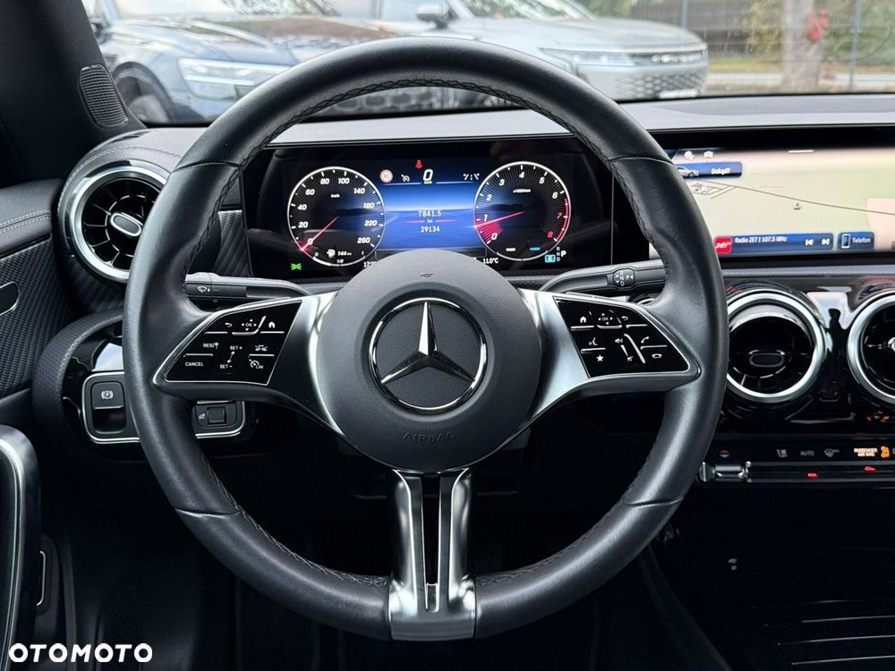 Mercedes-Benz CLA 180 7G-DCT - 17