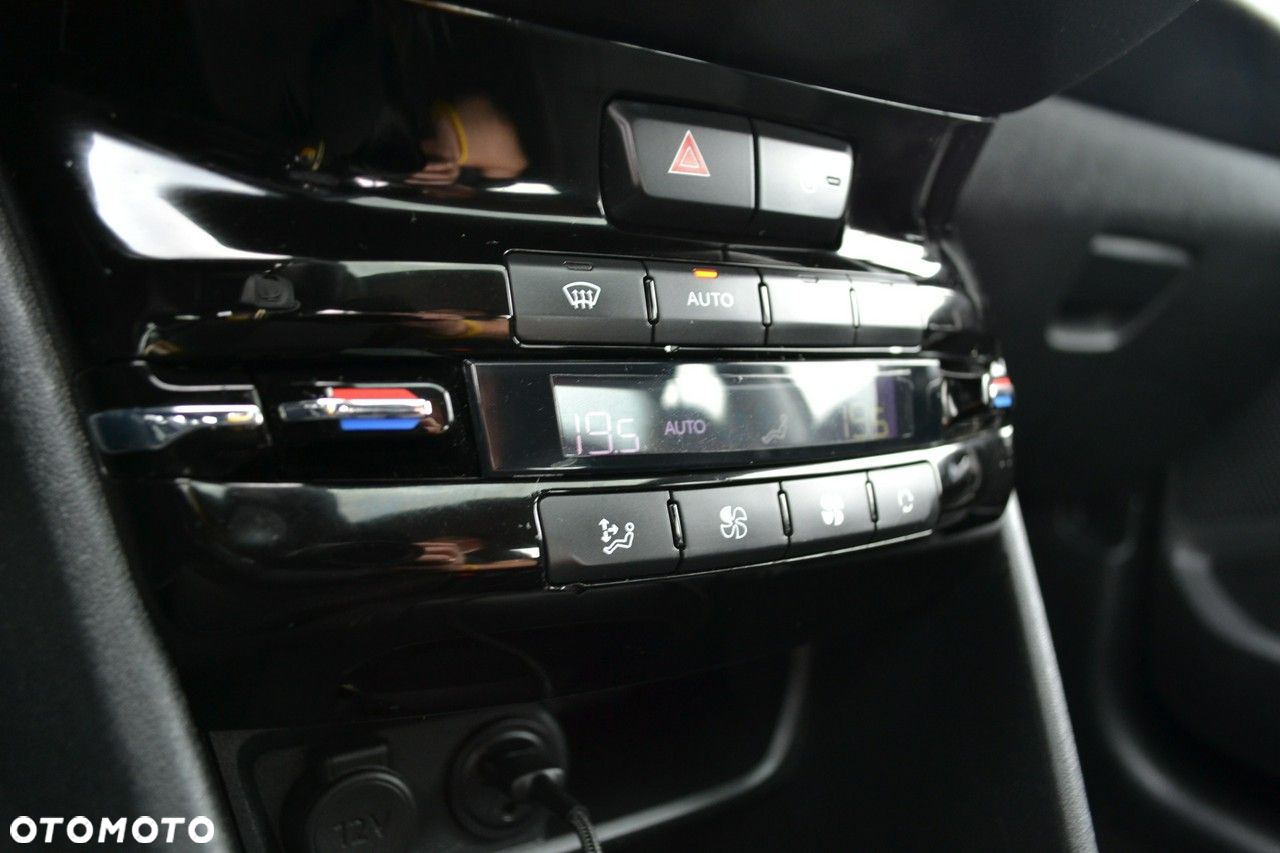 Peugeot 208 1.2 PureTech Allure - 18
