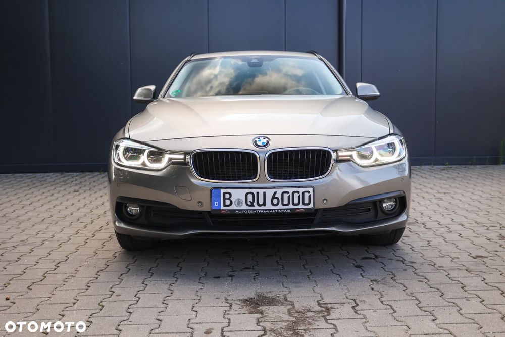 BMW Seria 3 318d Luxury Line - 12