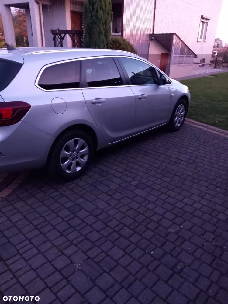 Opel Astra IV 1.6 CDTI Cosmo - 2