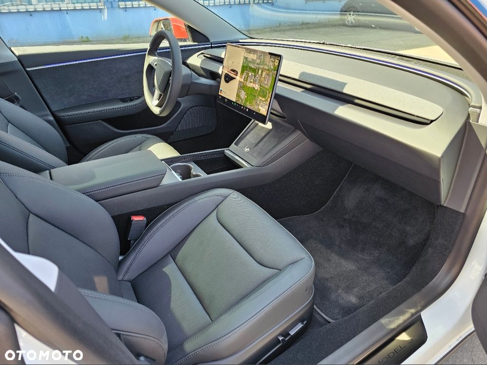 Tesla Model 3 - 9