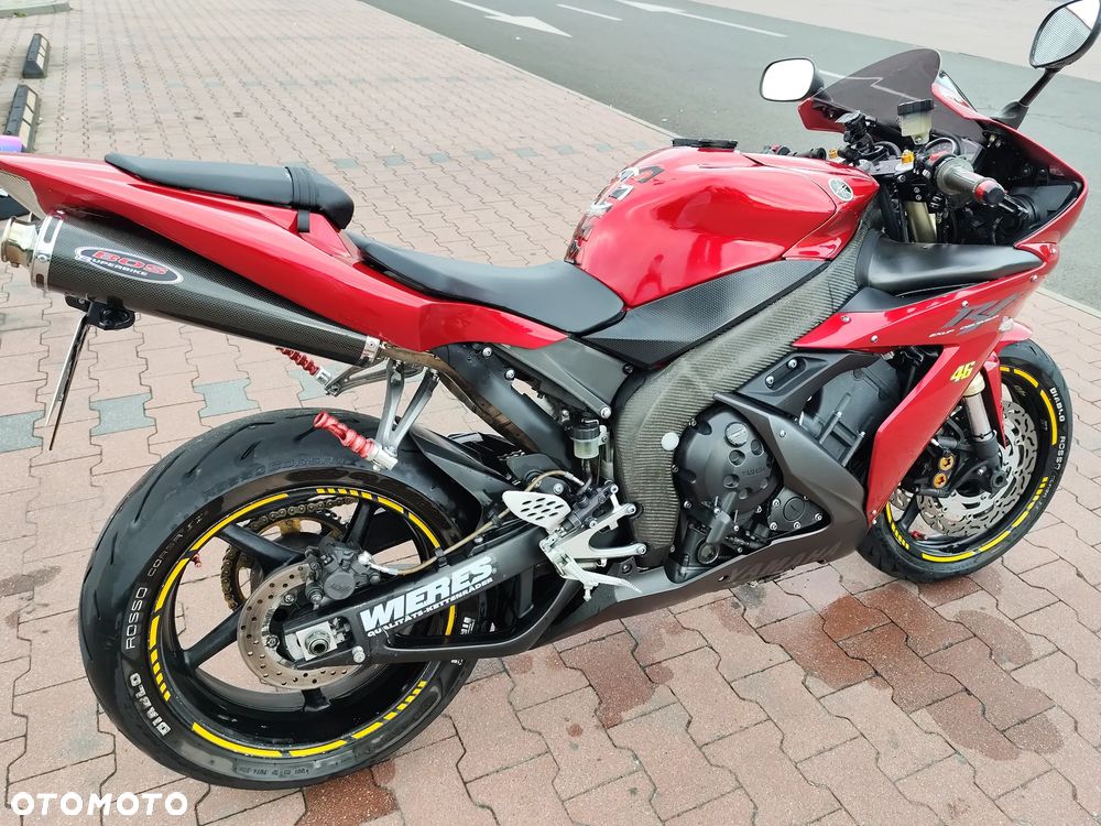 Yamaha R1 - 4