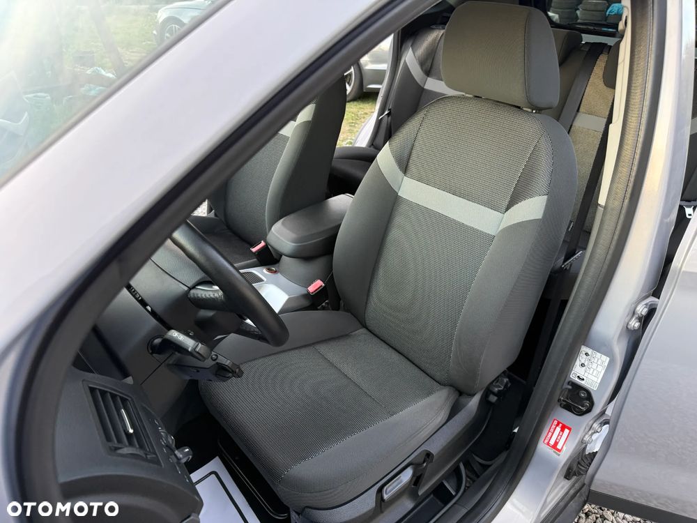 Ford Kuga 2.0 TDCi 2x4 Titanium - 25