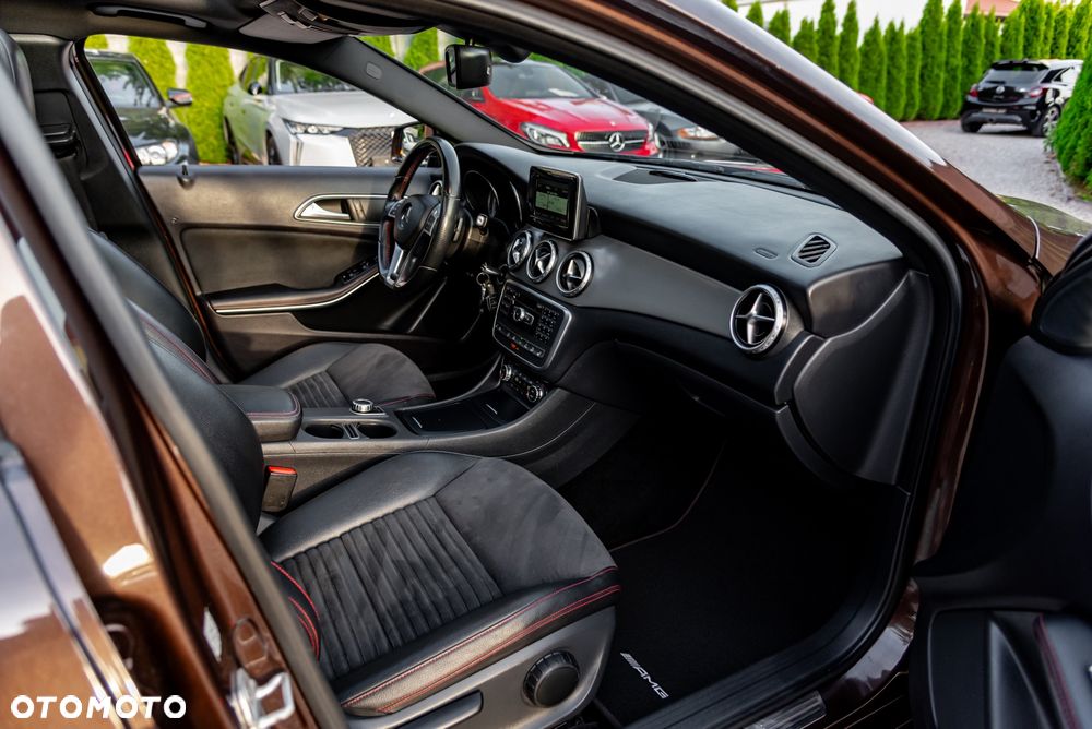 Mercedes-Benz GLA 250 4Matic 7G-DCT AMG Line - 24