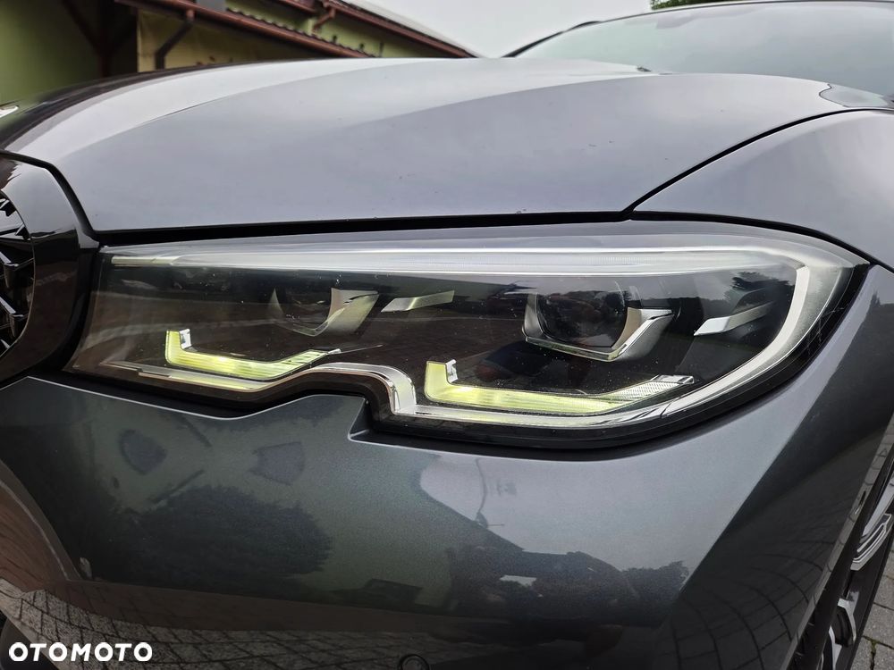 BMW Seria 3 330i Touring xDrive Sport Line - 19