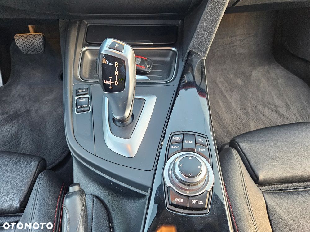 BMW Seria 3 316i Touring Sport Line - 27