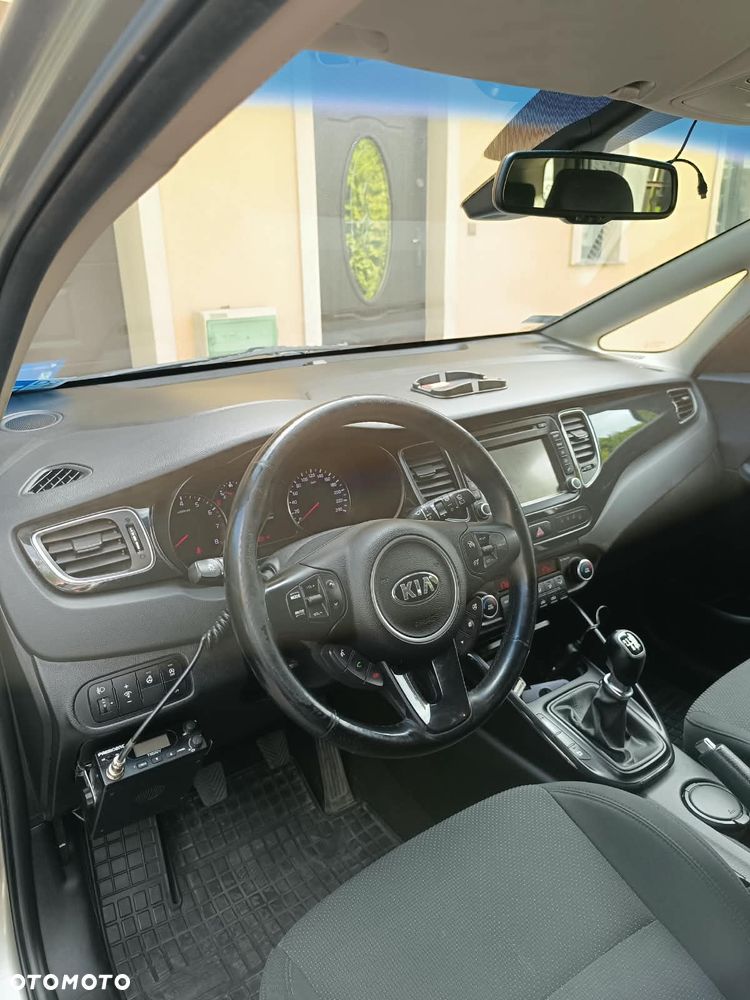 Kia Carens 2015 photo 3