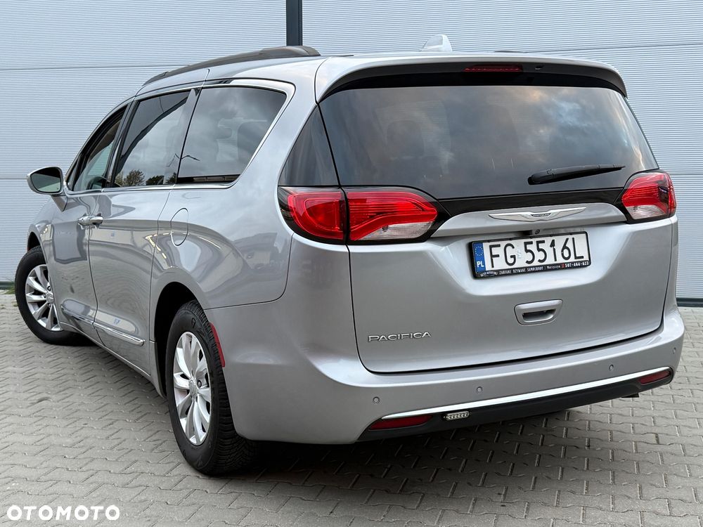 Chrysler Pacifica - 19