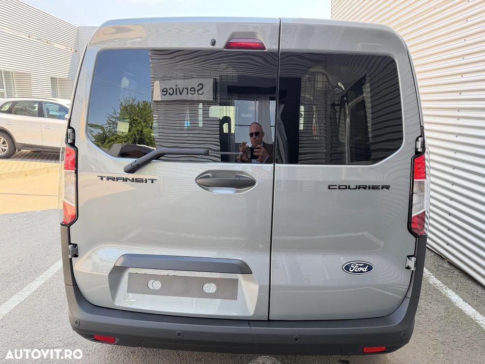 Ford Courier - 21