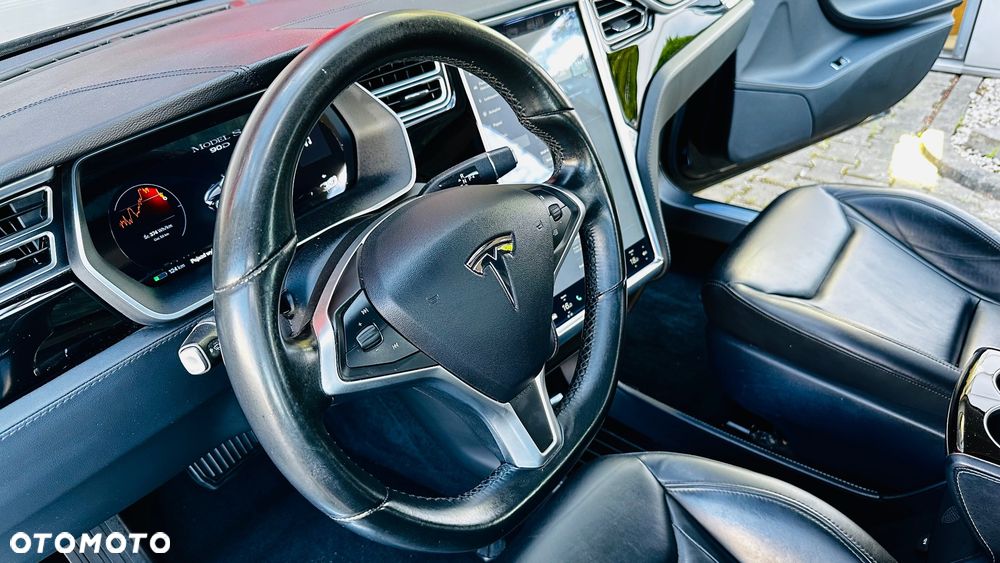 Tesla Model S - 29