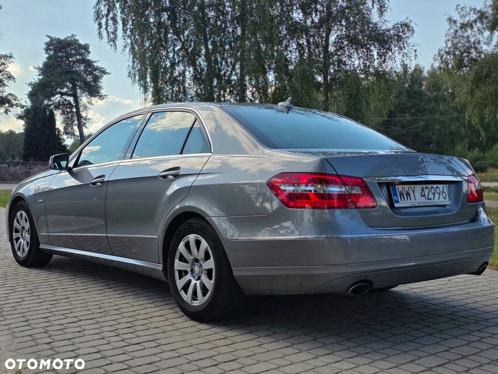 Mercedes-Benz Klasa E 300 CDI DPF BlueEFFICIENCY 7G-TRONIC Avantgarde - 23