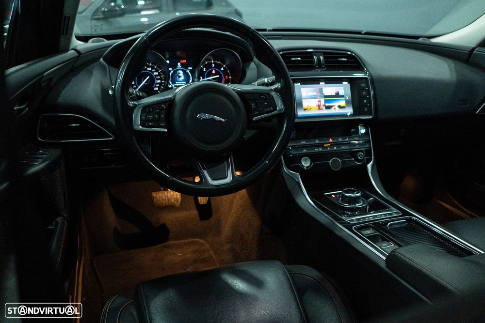 Jaguar XE 2.0 D R-Sport Aut. - 12