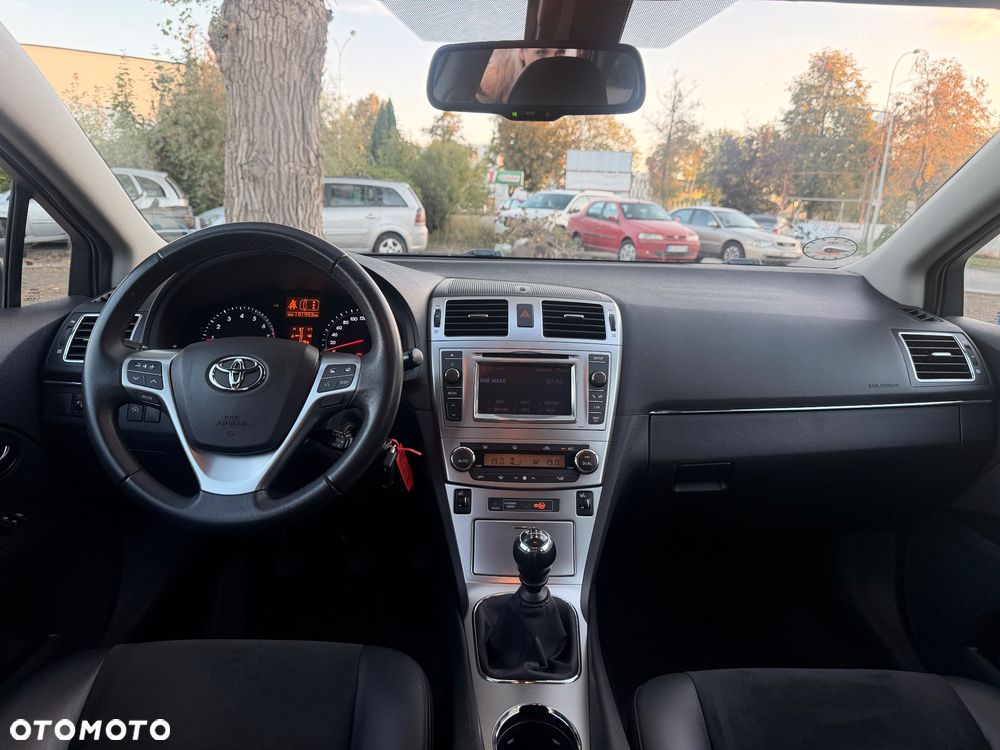 Toyota Avensis 1.8 Sol plus NAVI - 10