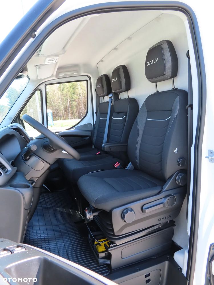 Iveco Daily 35S18 3.0 HPI 180 KM POWER Furgon Blaszak XXL 4.70 CM MAXI LONG Wysokość H2 1900 mm WZMACNIANE ZAWIESZENIE 968 Kg Ładowność HAK 3500 Kg Rozstaw Osi 4100 mm DMC 3500 Kg, WZMACNIANY Stan NOWY NIE UŻYWANY OKAZJA DOSTEPNY I GOTOWY - 34