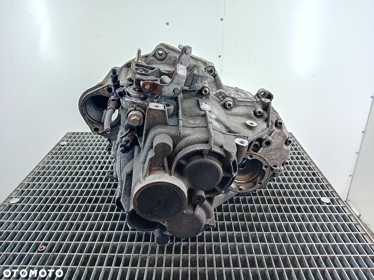 SKRZYNIA BIEGÓW MANUALNA AUDI A3 ( 8P1 ) JLU 2.0 TDI - 4