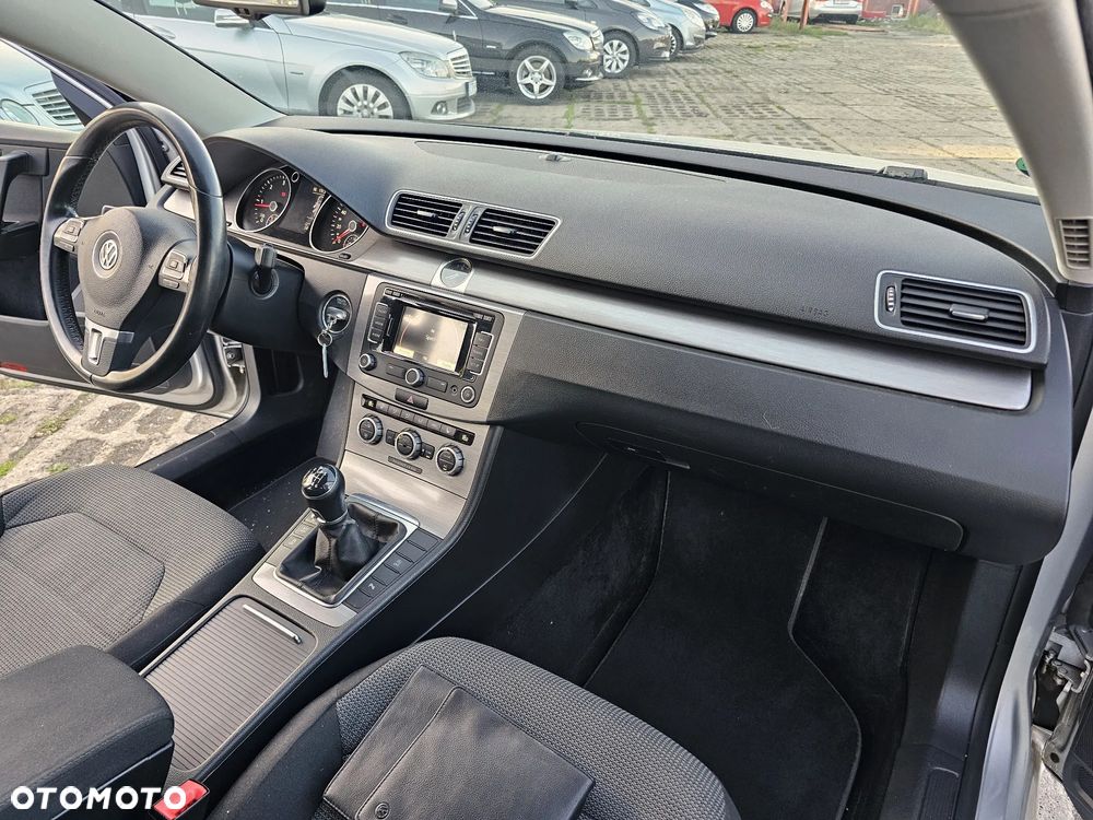 Volkswagen Passat - 21