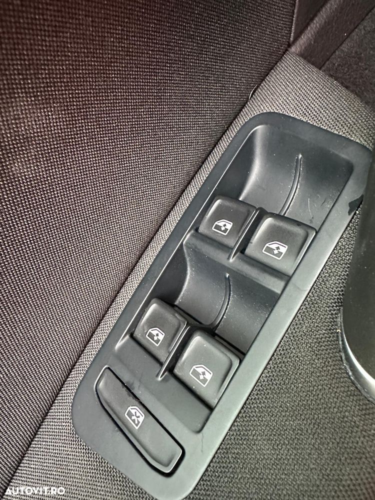 Volkswagen Golf 1.6 TDI Highline - 13