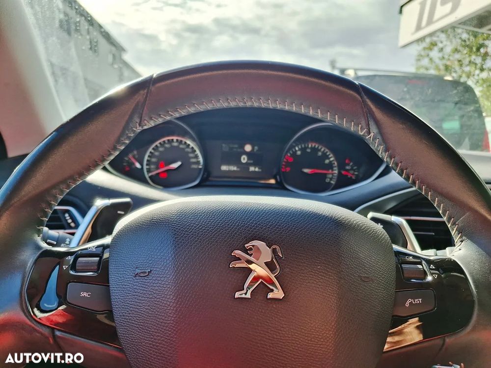 Peugeot 308 1.2 L PureTech Turbo S&S EAT8 Allure Pack - 21