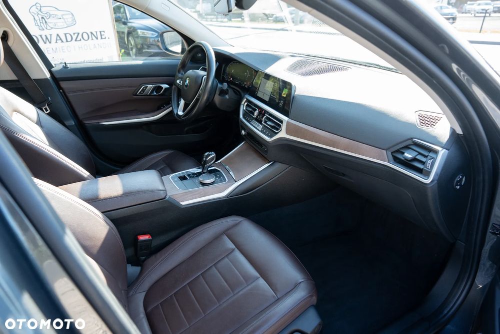 BMW Seria 3 330i Sport Line - 22