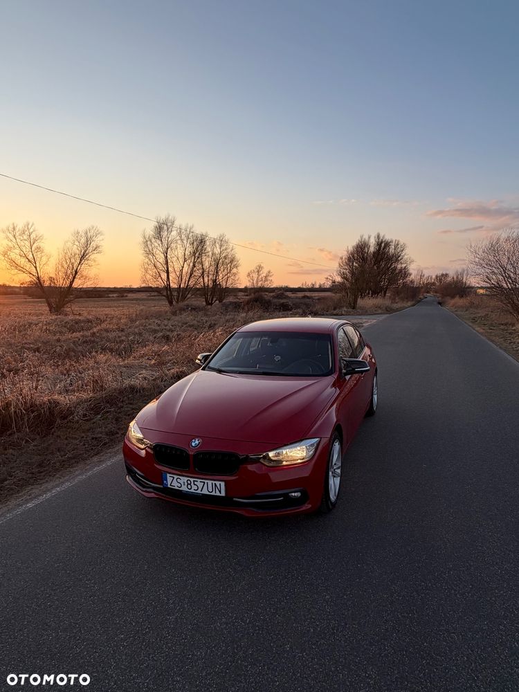 BMW Seria 3 330i M Sport - 5
