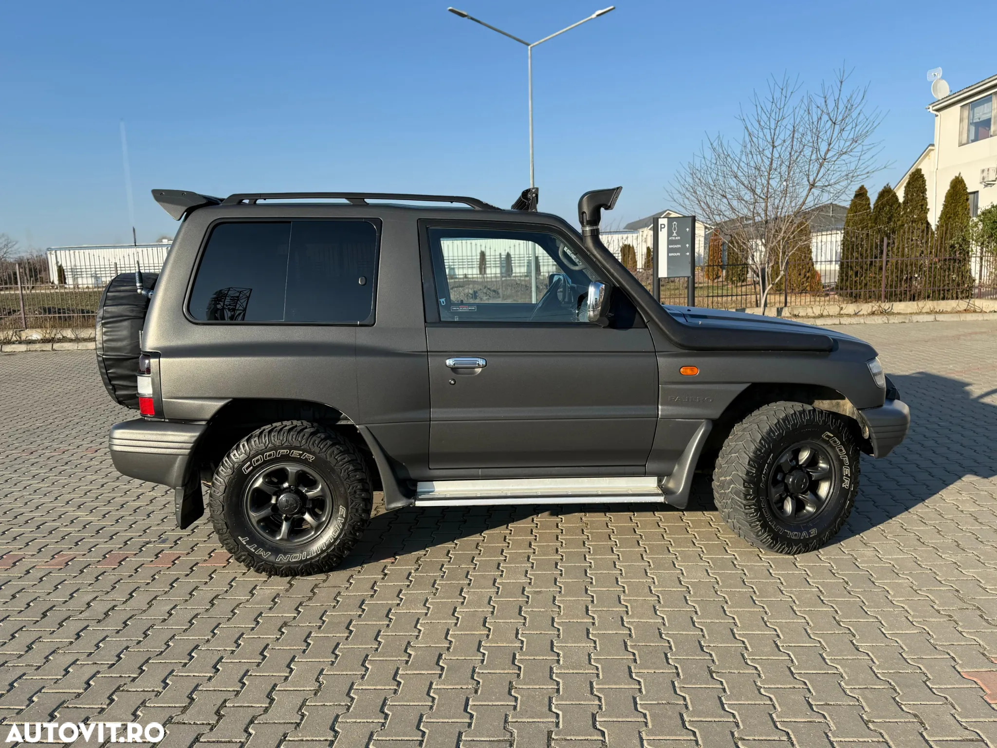 Mitsubishi Pajero - 21