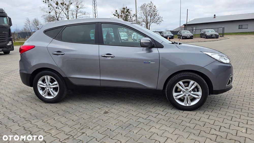 Hyundai ix35 1.7 CRDi 2WD blue Finale Gold - 17