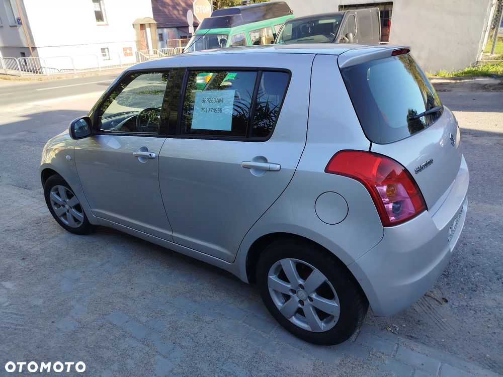 Suzuki Swift - 4