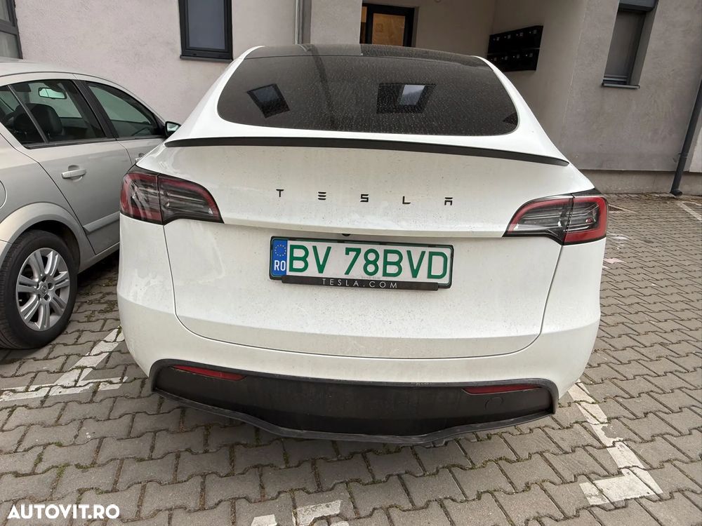 TESLA Model Y 2024 — imagine 3