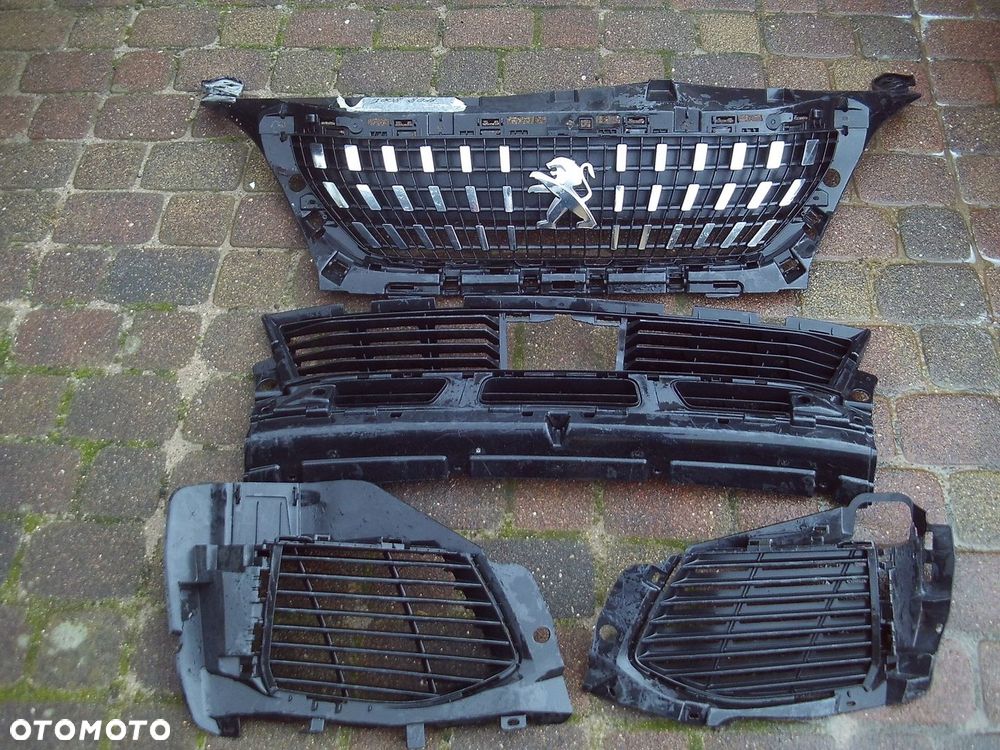 ATRAPA GRIL KRATKI PEUGEOT 3008 II 2016 R - 1