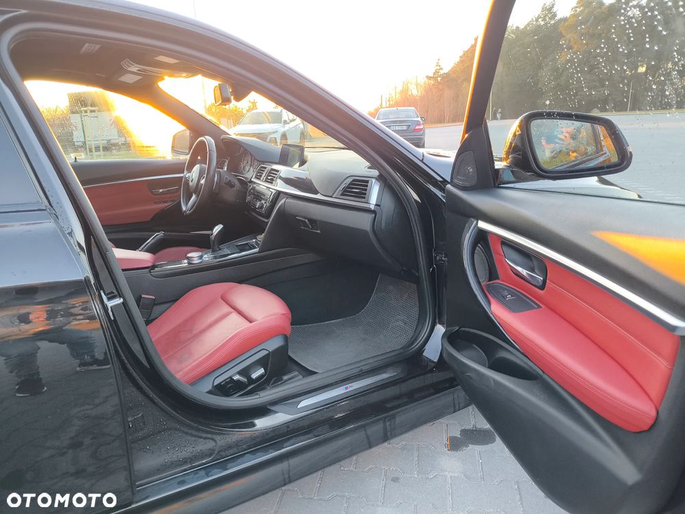 BMW Seria 3 330i xDrive Edition M Sport Shadow - 23