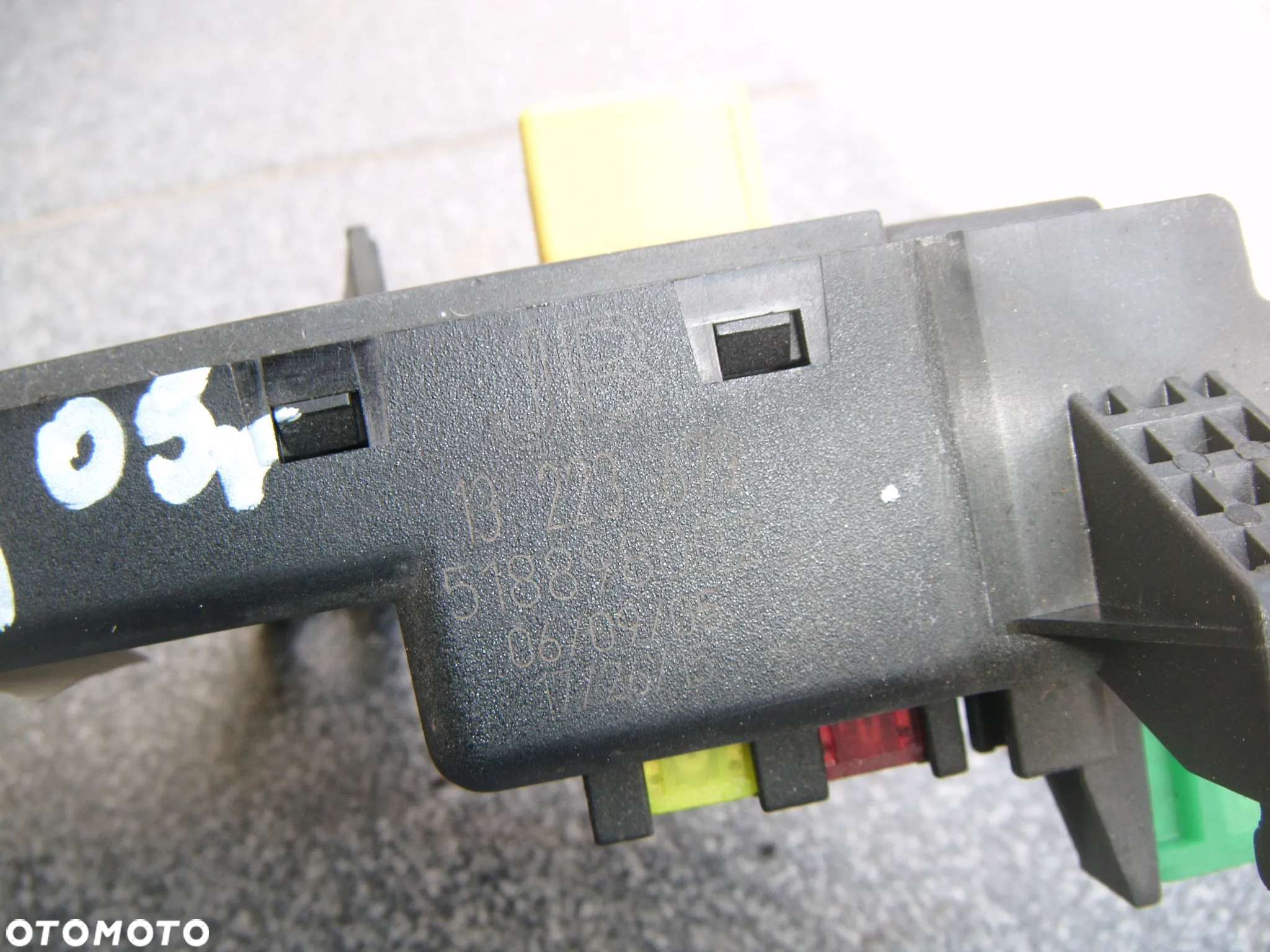 opel vectra c 05r 1.9 cdti skrzynka bezpieczników  13223679 - 2
