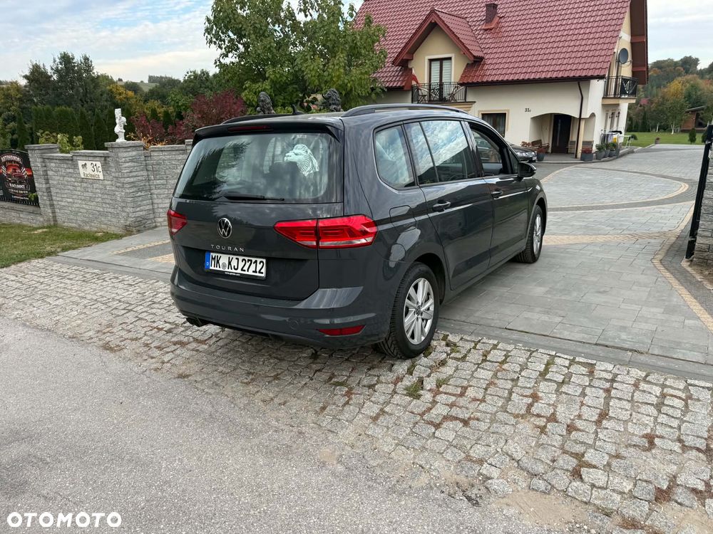 Volkswagen Touran - 4