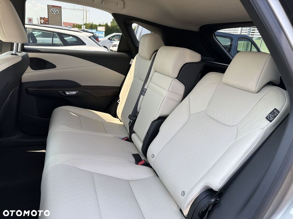 Lexus RX - 12