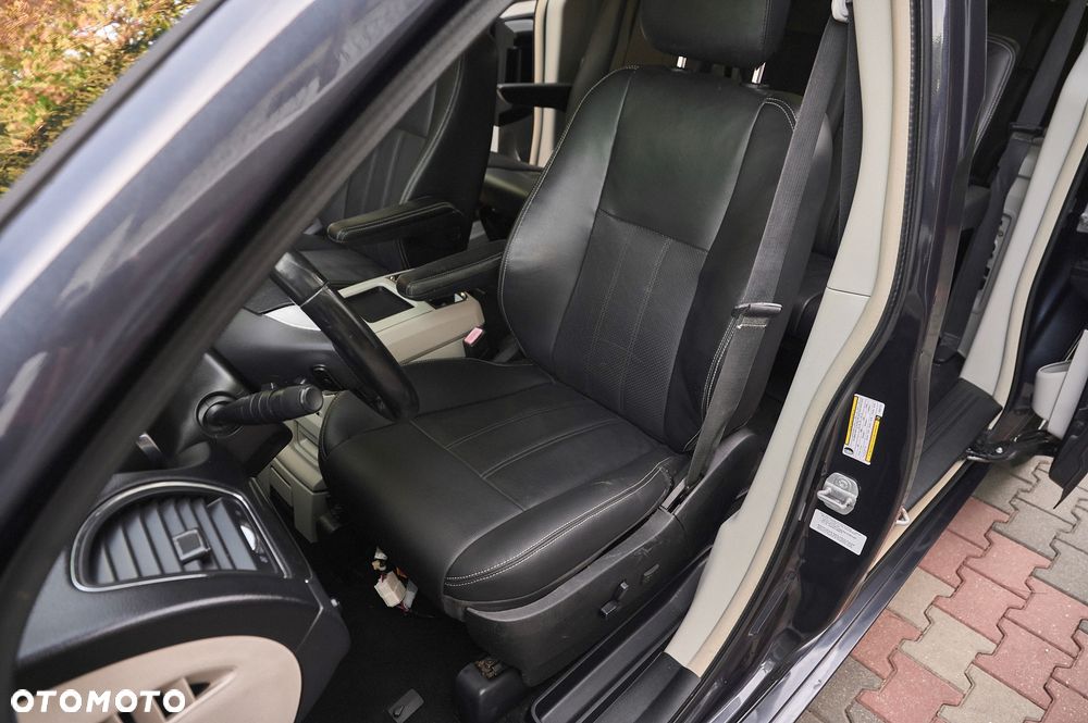 Chrysler Town & Country 3.6 Limited - 32