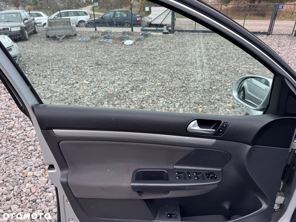 Volkswagen Golf 1.6 FSI Comfortline - 11