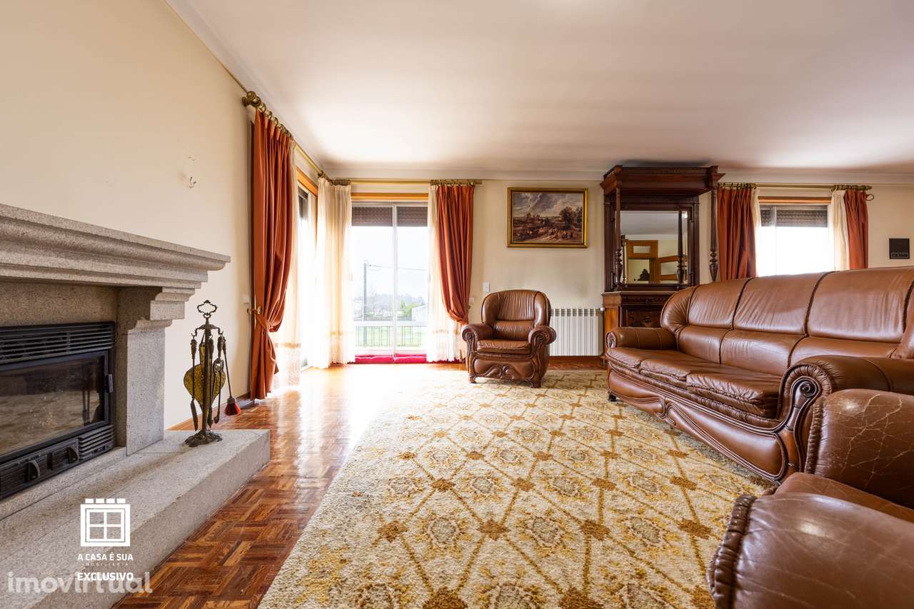 Moradia T4+1 em terreno com 2.479 m² - Exclusivo - Grande imagem: 2/60