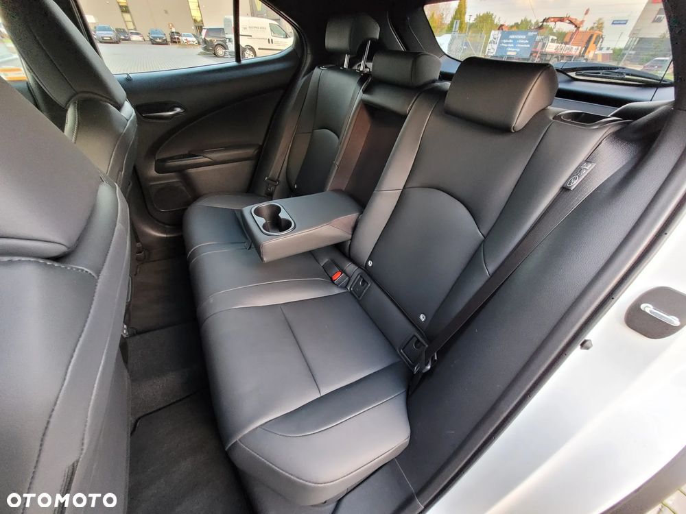 Lexus UX 300h F Sport Design - 13
