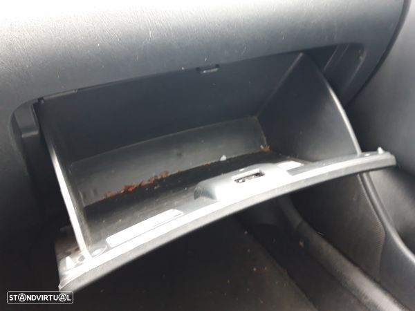 Porta Luvas Toyota Corolla (_E12_) - 2