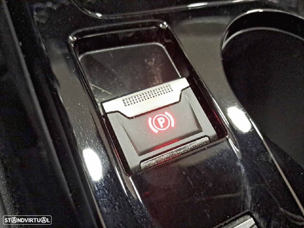 Peugeot 2008 1.2 Hybrid Allure e-DCS6 - 23