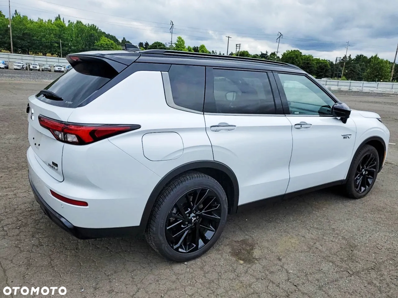 Mitsubishi Outlander - 4