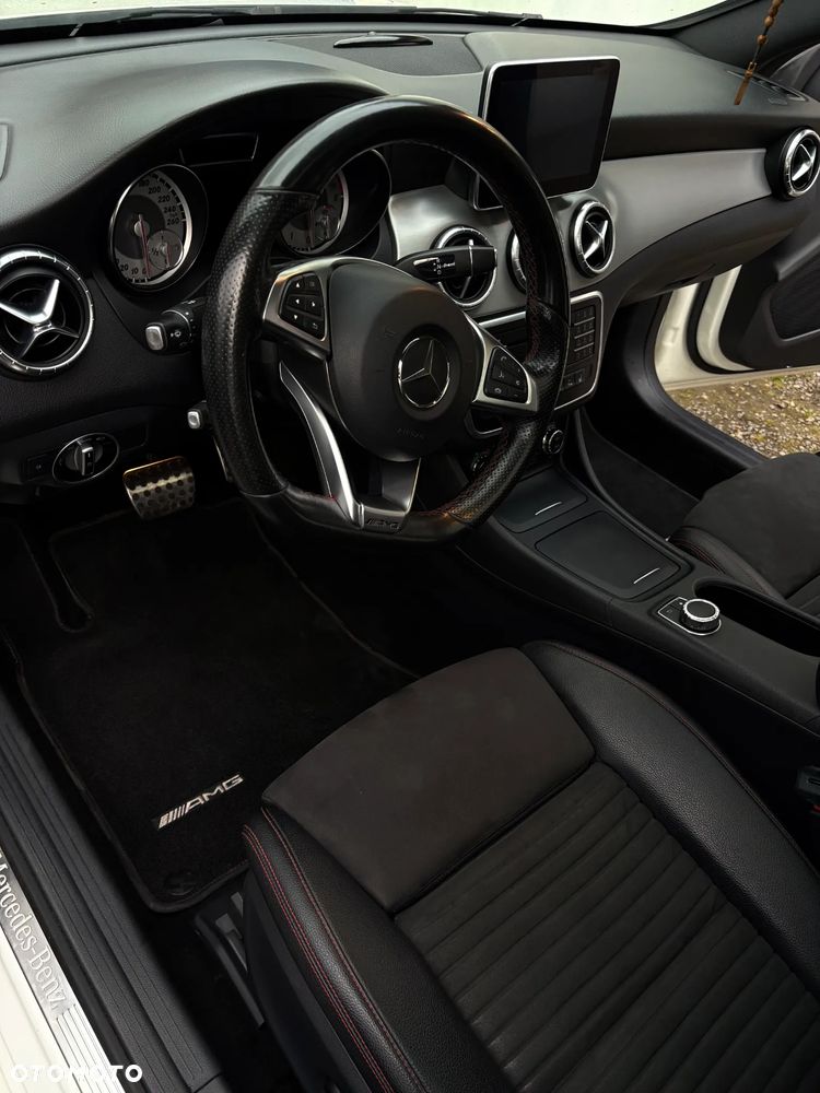 Mercedes-Benz CLA 250 4-Matic AMG Line - 13