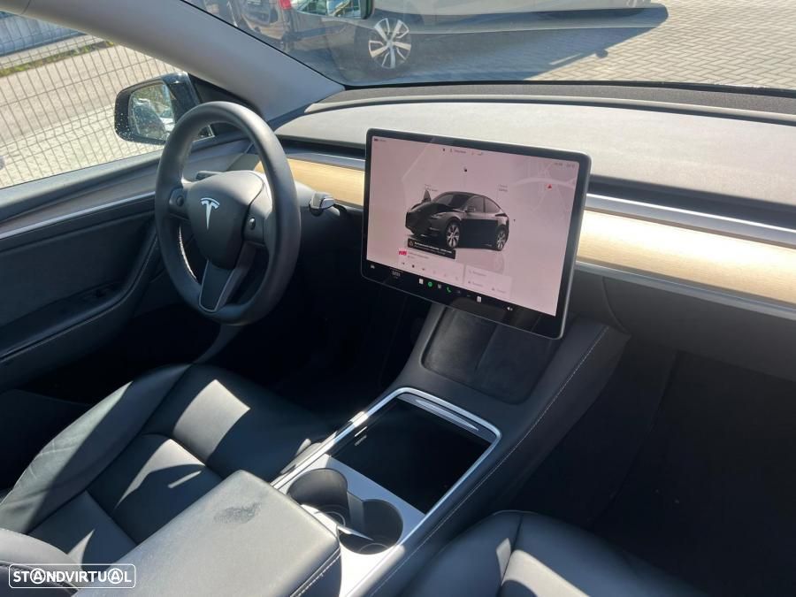 Tesla Model Y - 5