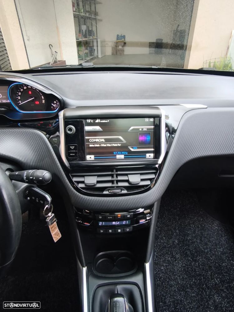 Peugeot 2008 1.2 PureTech Allure - 9