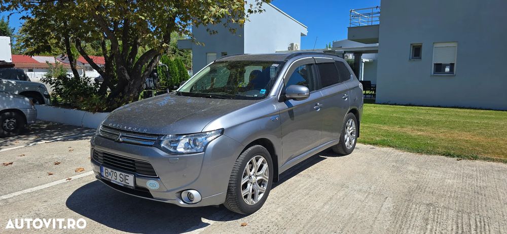 Mitsubishi Outlander 2.0 4WD Plug-In Hybrid Top - 2